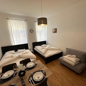 Cozy-5-Person Apartment In Vienna 5